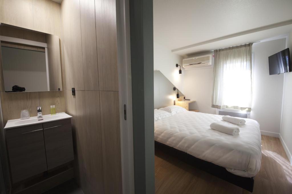Brit Hotel Essentiel Arverne - Clermont-Ferrand Sud Aubiere Bagian luar foto